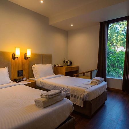 Emerald Hotel Āīzawl Dış mekan fotoğraf