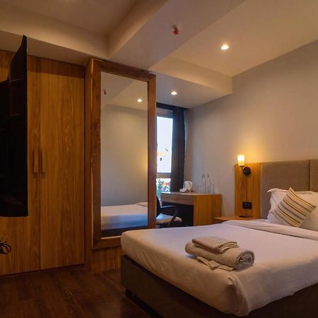 Emerald Hotel Āīzawl Dış mekan fotoğraf
