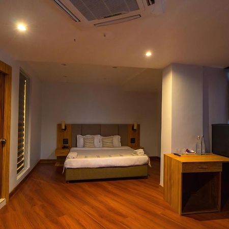 Emerald Hotel Āīzawl Dış mekan fotoğraf