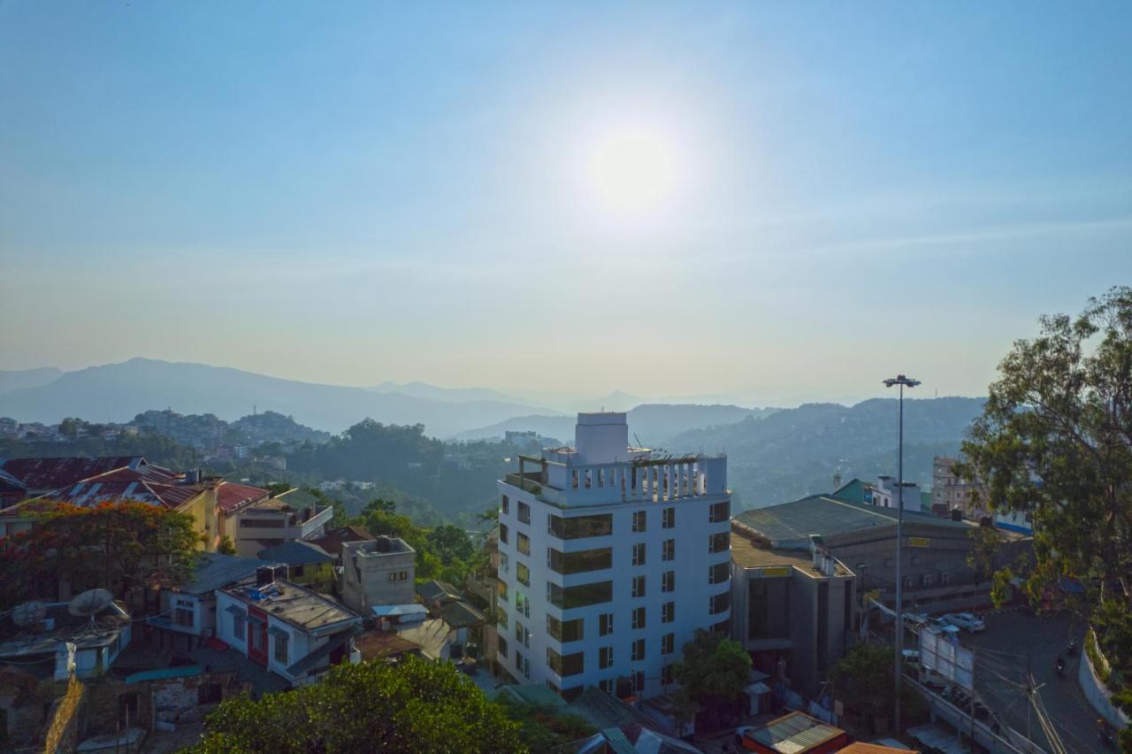 Emerald Hotel Āīzawl Dış mekan fotoğraf
