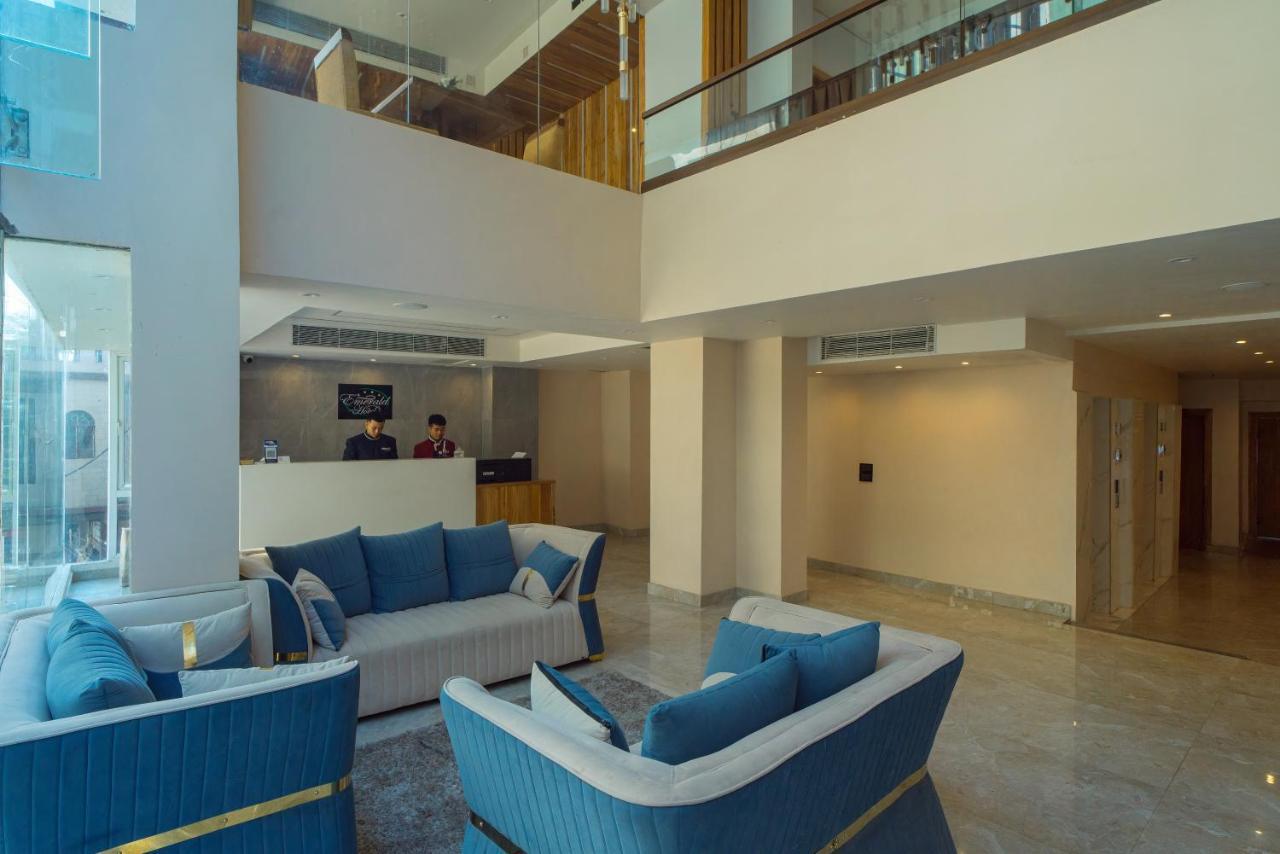 Emerald Hotel Āīzawl Dış mekan fotoğraf