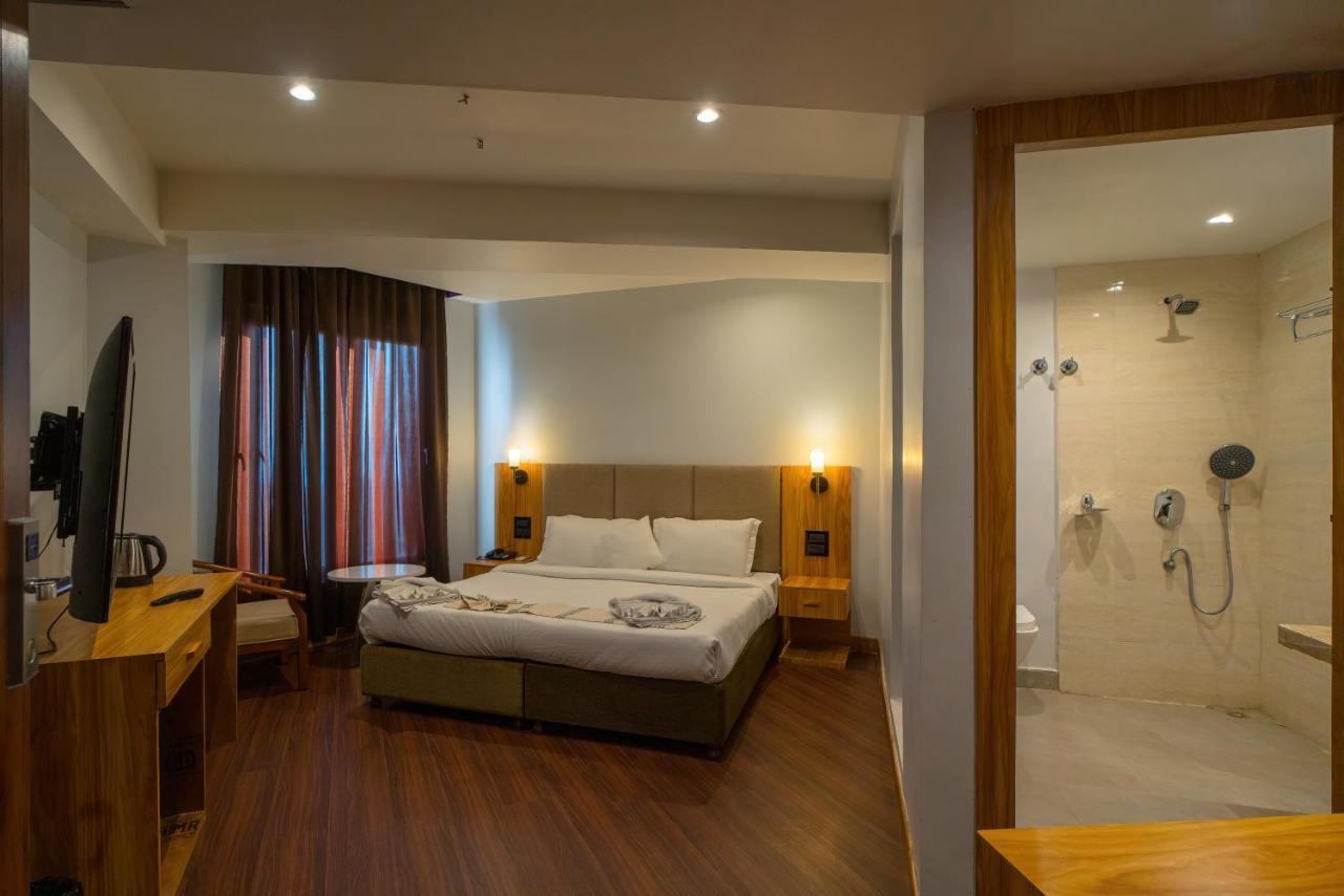Emerald Hotel Āīzawl Dış mekan fotoğraf