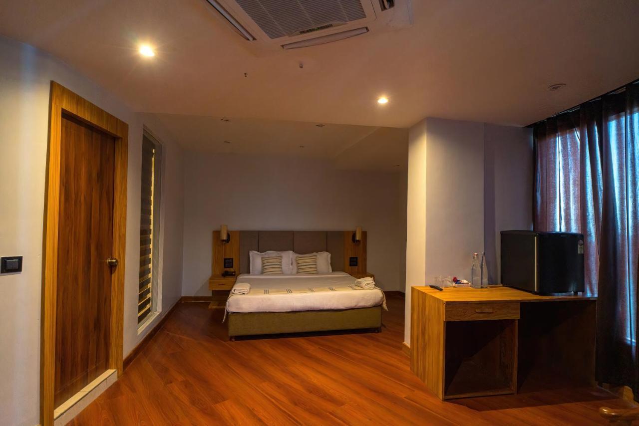 Emerald Hotel Āīzawl Dış mekan fotoğraf