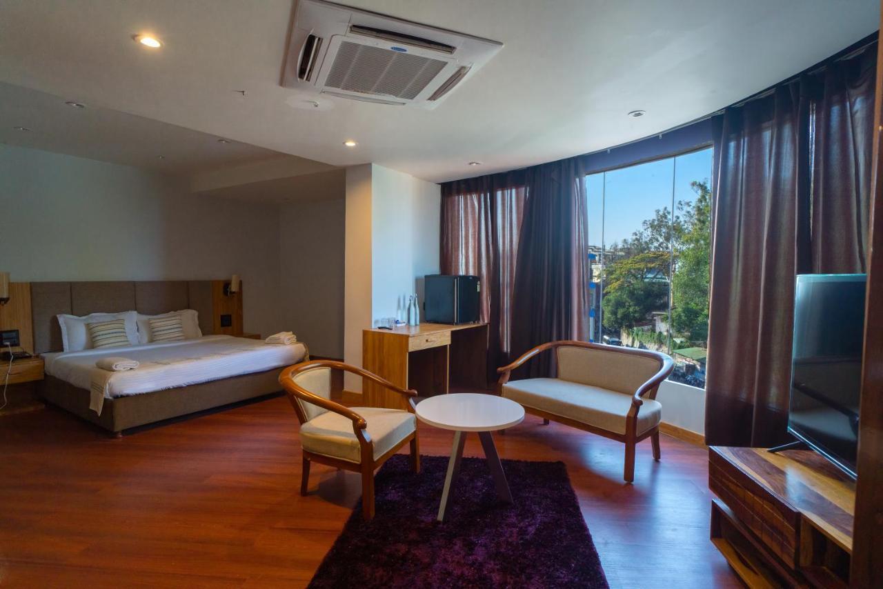 Emerald Hotel Āīzawl Dış mekan fotoğraf