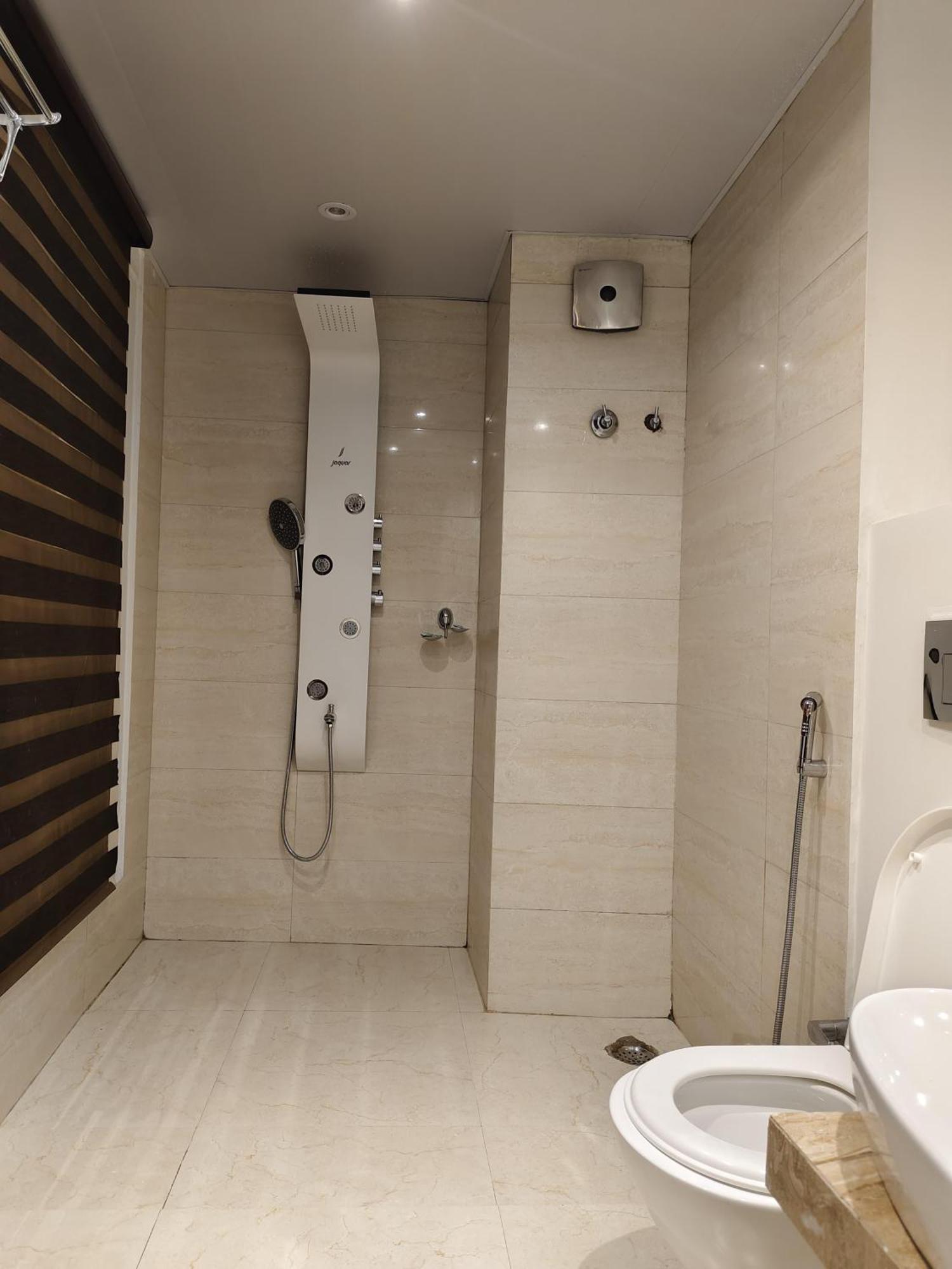 Emerald Hotel Āīzawl Dış mekan fotoğraf