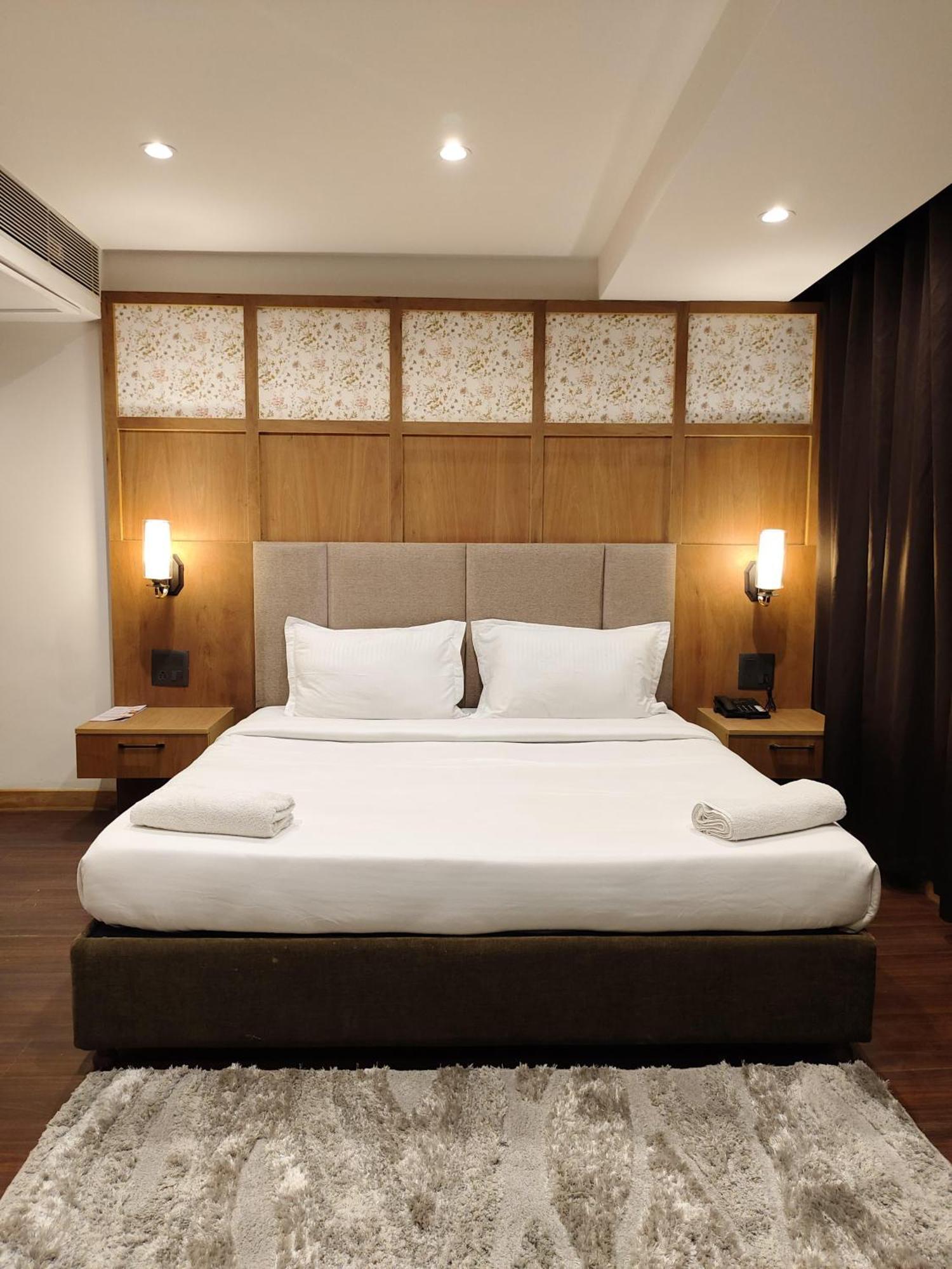 Emerald Hotel Āīzawl Dış mekan fotoğraf